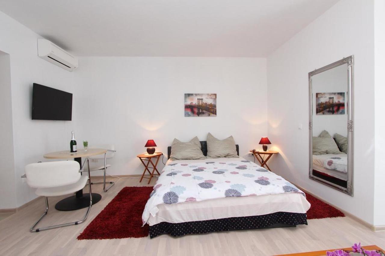 Rooms And Apartments Sally Rovinj Luaran gambar